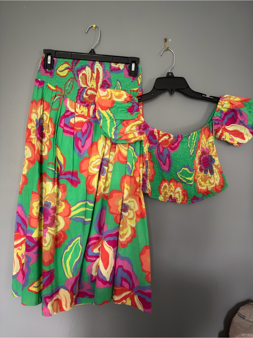 Gianni Bini Green Floral Two-Piece Skirt Set